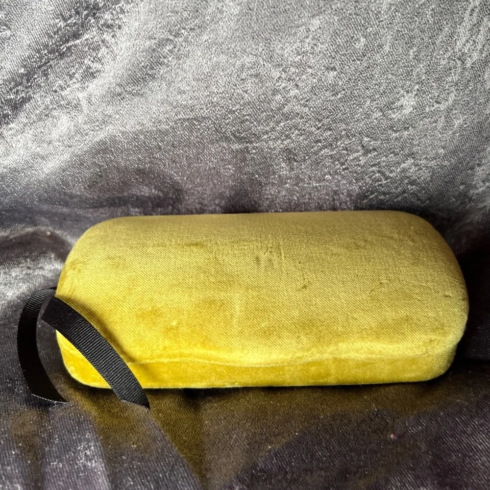 Authentic Gucci Cases - Picture 2 of 3